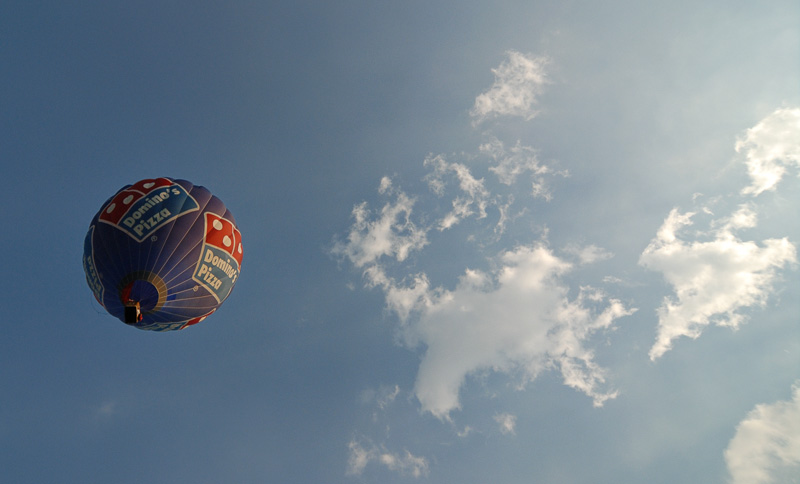 Heissluftballon am Abendhimmel