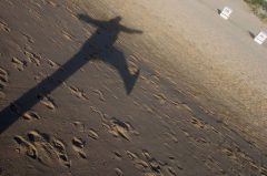 Jump, (Am Strand von Westerland), über den eigenen Schatten springen