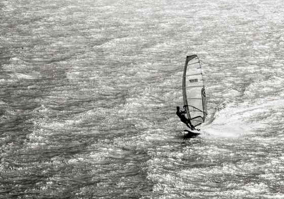 Surfen in Torbole, Gardasee, Abendlicht