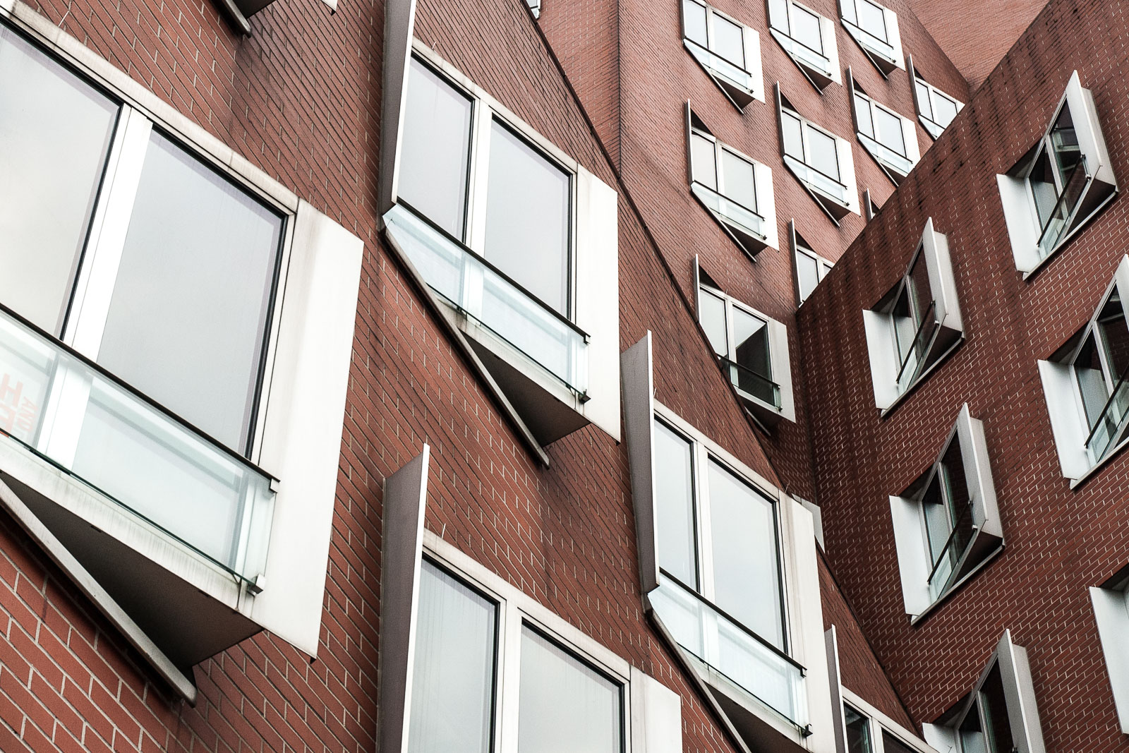 Fassade der Gehry Bauten in Düsseldorf